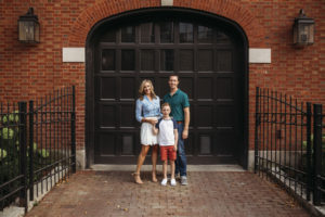 Chicago family with Old Town building